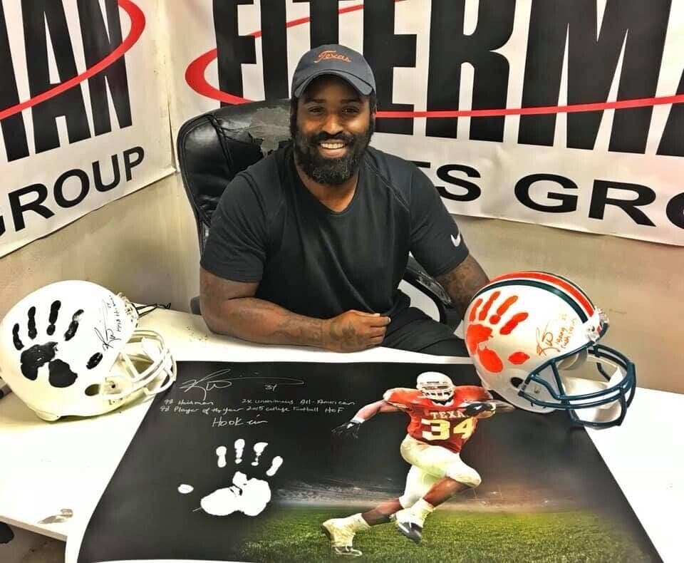 Ricky Williams Handprint Ustretched 20×36 Canvas Texas Signed JSA Z65926 Ricky Williams Canvas 20x36-z65926, view 8, supplier stock photo