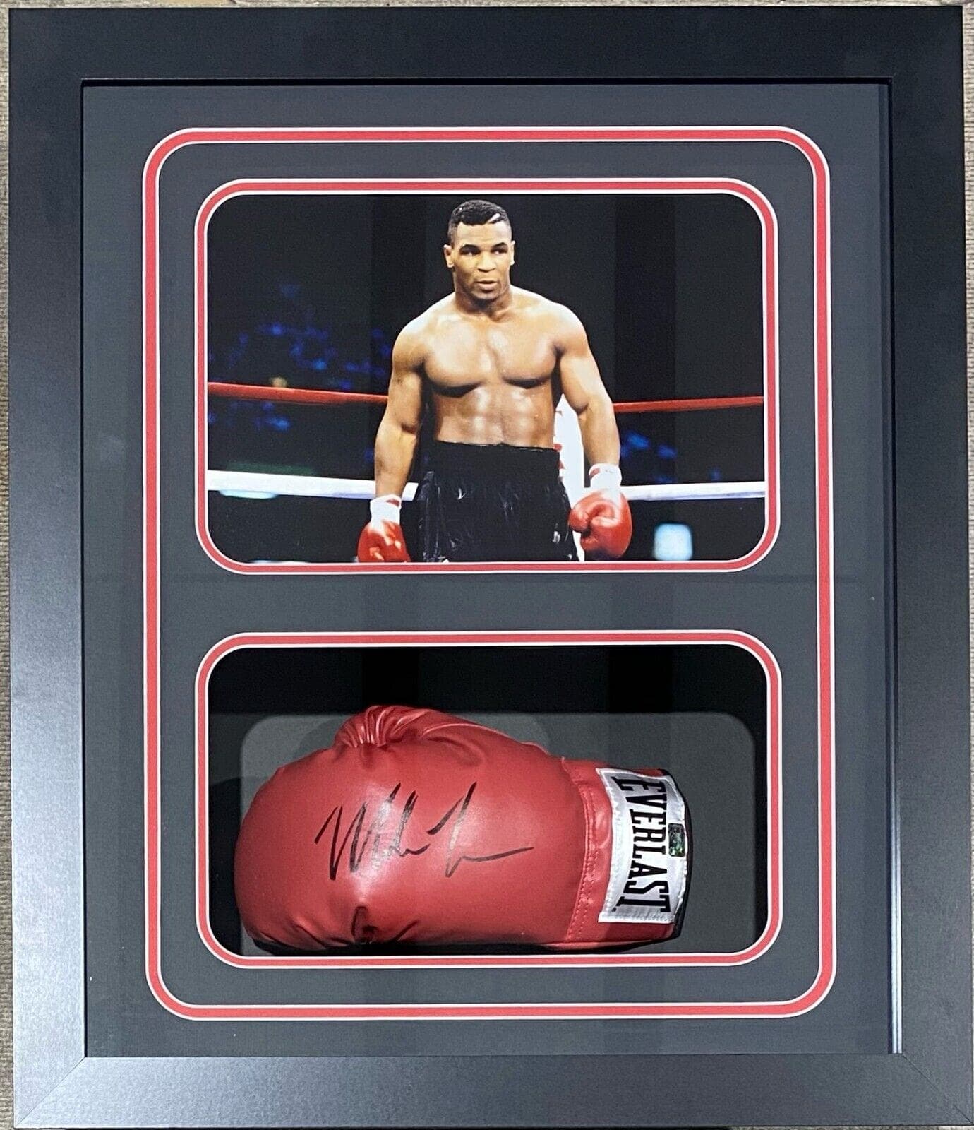 Mike Tyson Signed Glove Shadow Box Mike Tyson Hologram Authentic COR RED Mike Tyson Glove shadow-box-hologram-cor-red, supplier stock photo