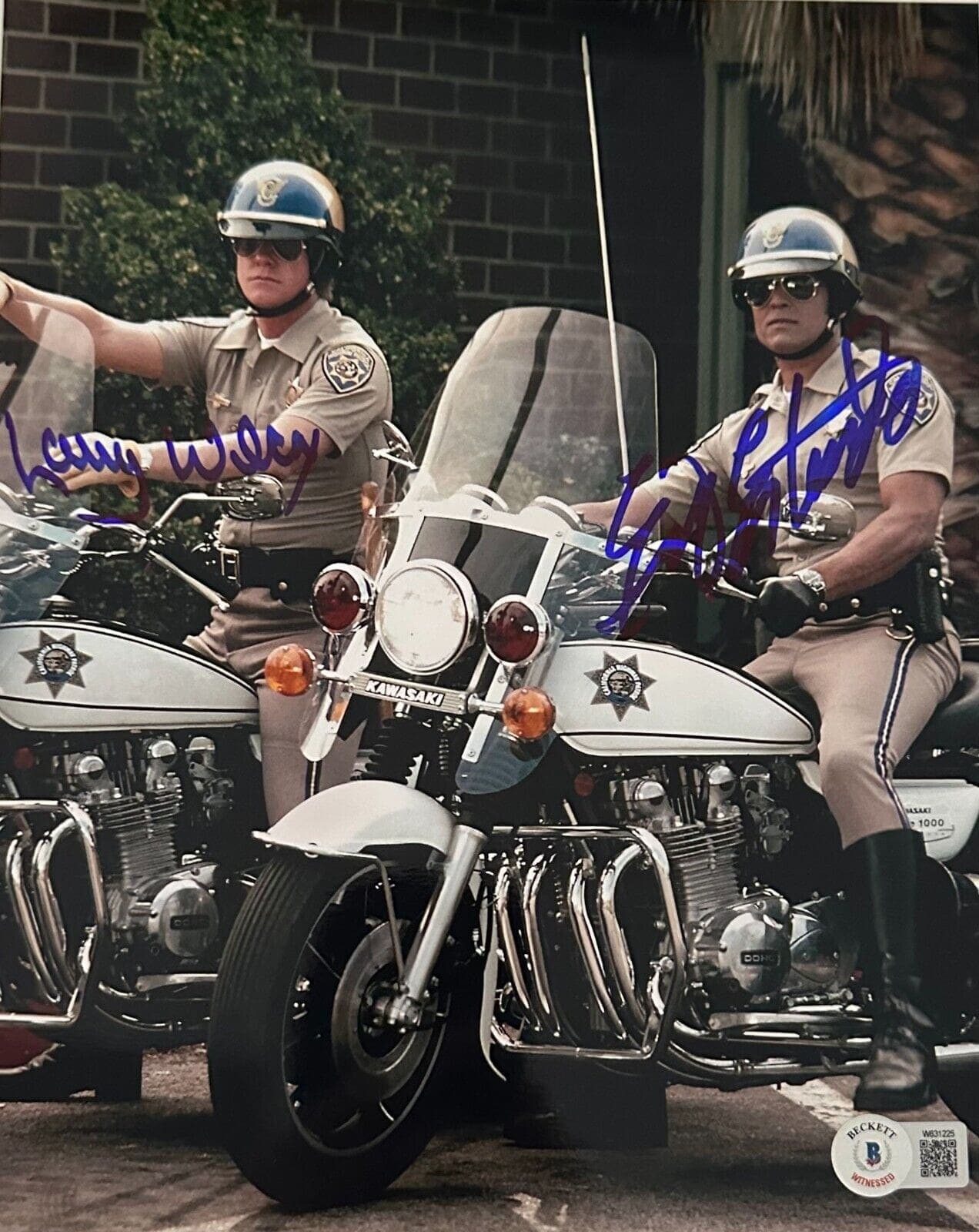 Erik Estrada & Larry Wilcox Signed Autographed CHIPS 8×10 Photo Beckett #6 Erik Estrada Photo 8x10-erik-estrada-larry-wilcox-chips-8, supplier stock photo
