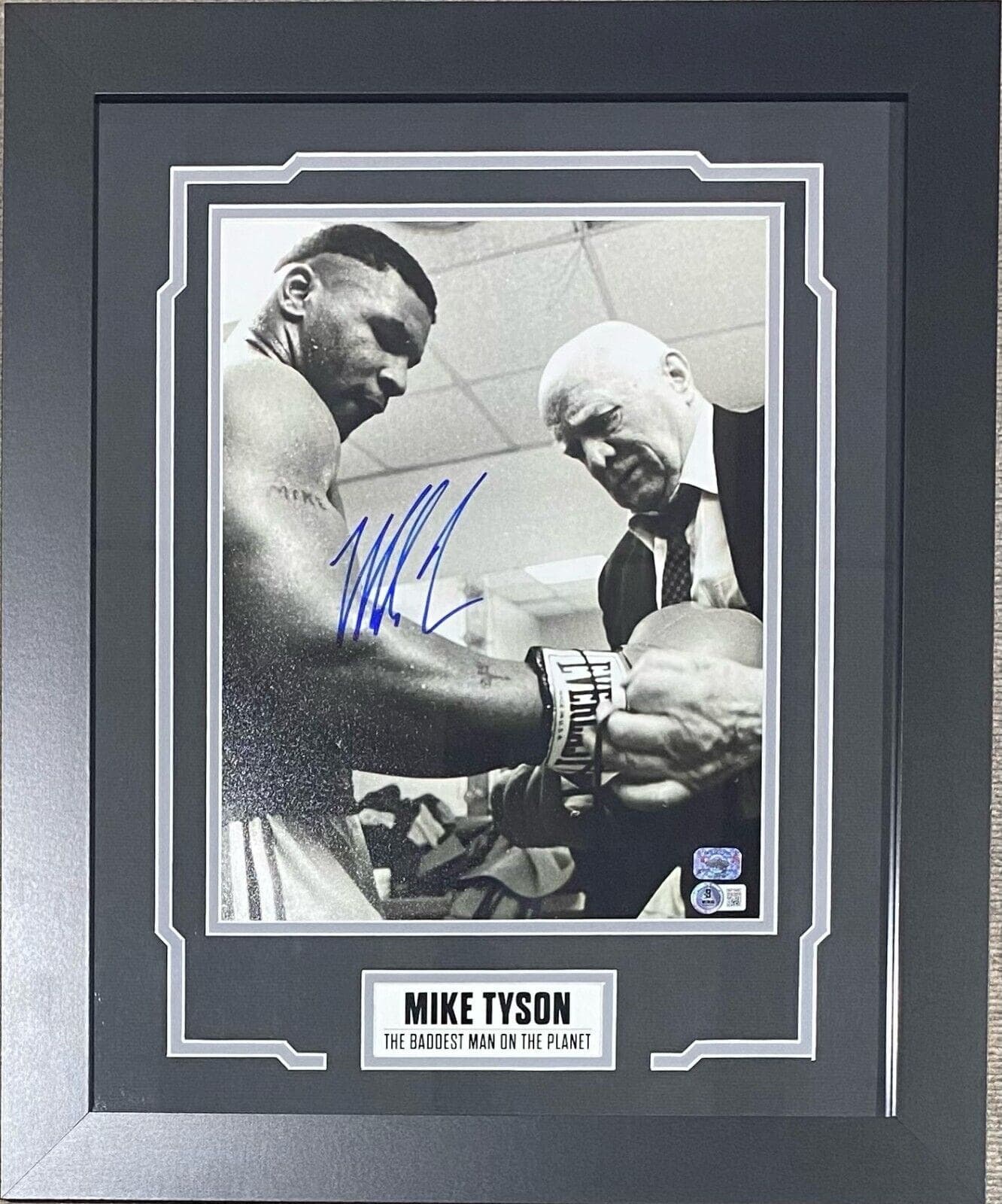 Mike Tyson Signed Framed Photo 11×14 Beckett & Tyson Hologram Authen Cus #4 Mike Tyson Photo 11x14-mike-tyson-framed-11-14-hologram, supplier stock photo