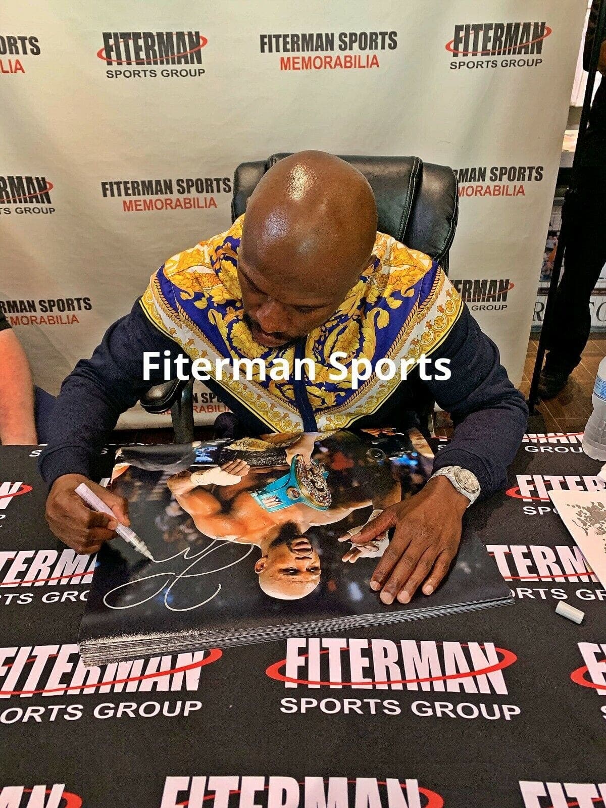 Floyd Mayweather Jr. Signed Autographed 16×20 Photo JSA Authenticated #14 Floyd Mayweather Jr. Photo 16x20-floyd-mayweather-jr-16-20-14, view 2, supplier stock photo