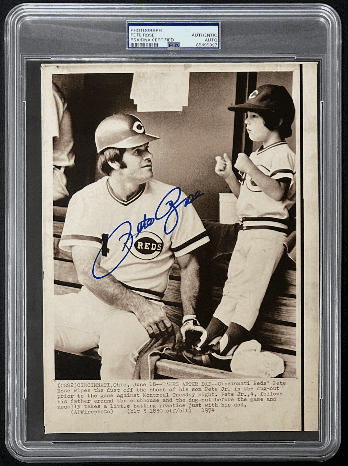 Pete Rose Signed 1974 Type 3 Photograph PSA/DNA Pete with Pete Rose Jr. Reds Pete Rose Photo pete-rose-1974-type-3-photograph, Cincinnati Reds, supplier stock photo