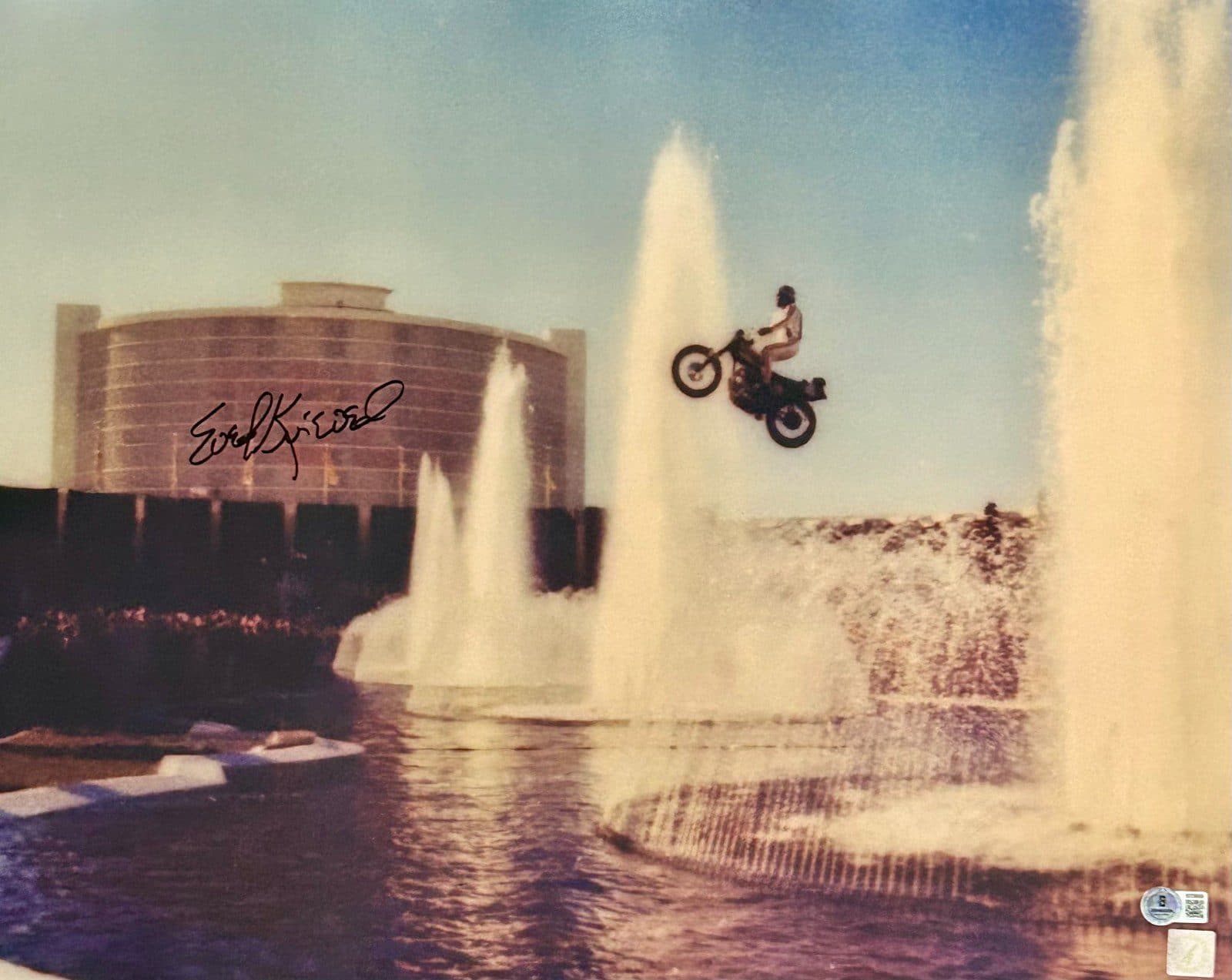 EVEL KNIEVEL AUTOGRAPHED 16×20 PHOTO BECKETT JUMPING CEASARS PALACE Evel Knievel Photo 16x20-evel-knievel-16-20-jumping-ceasars, supplier stock photo