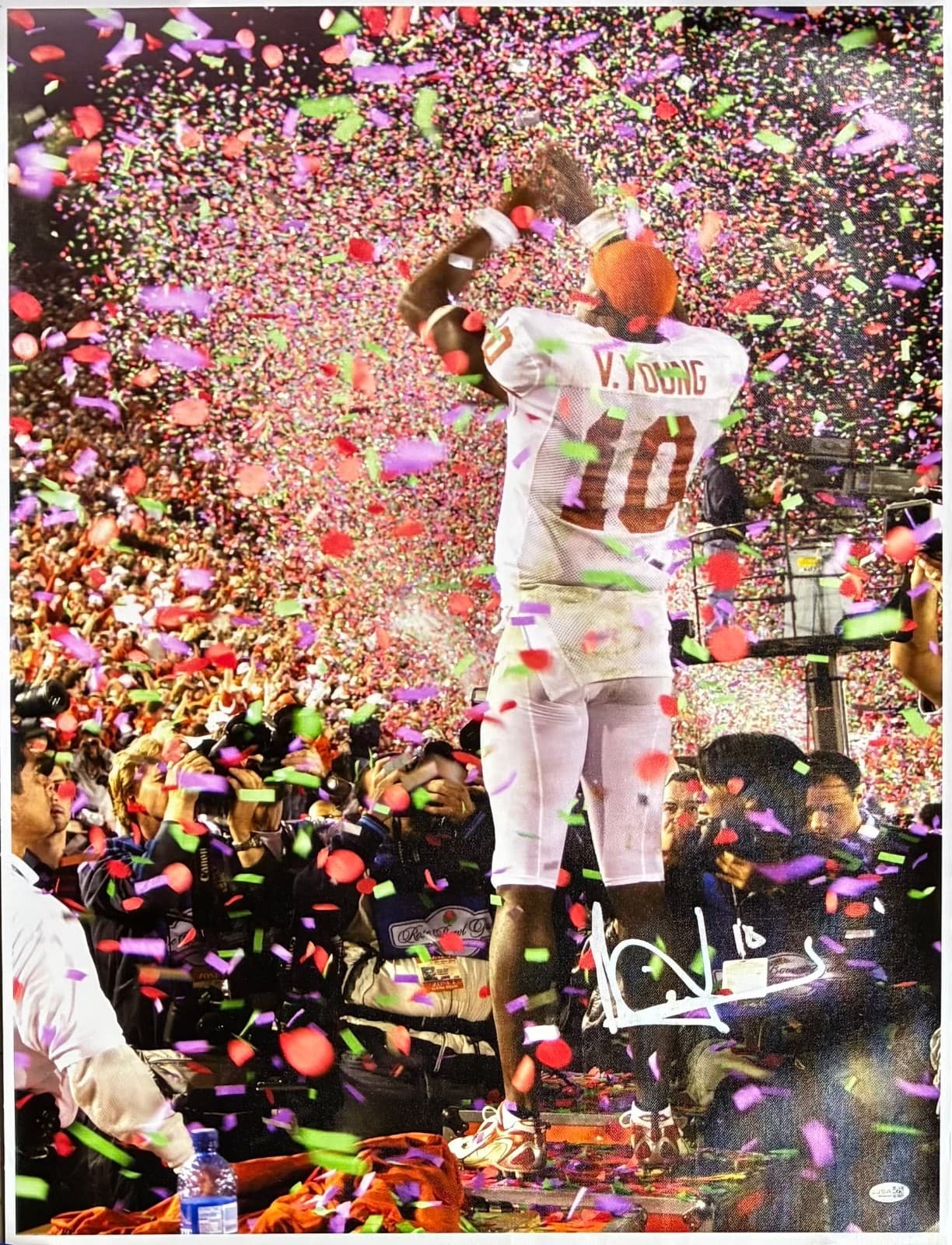VINCE YOUNG SIGNED 23 1/2 x 30 1/2 UNSTRETCHED CANVAS JSA WC623470 Vince Young Canvas 2x30-wc623470, supplier stock photo