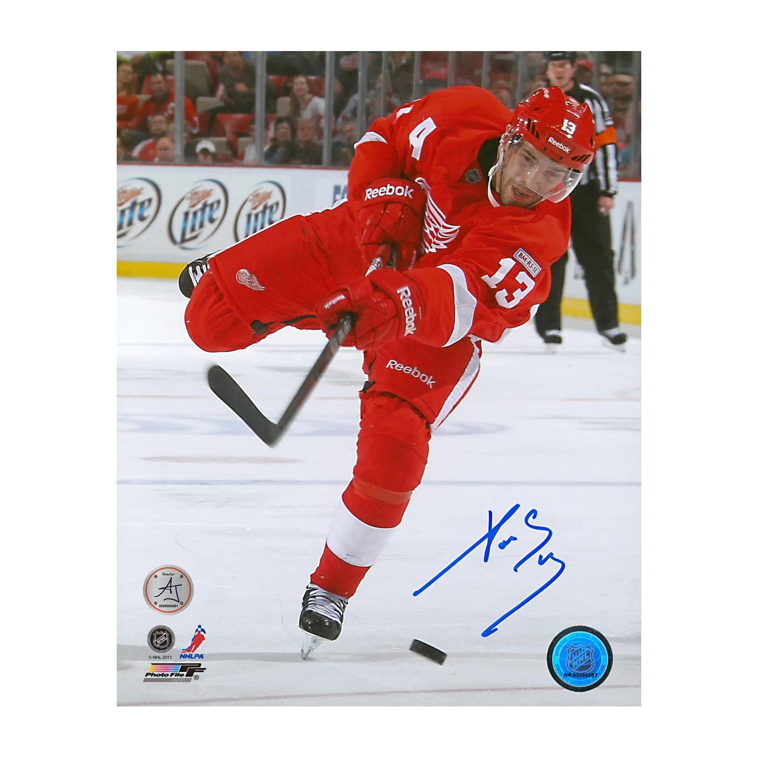 Pavel Datsyuk Autographed Detroit Red Wings Shooting 8x10 Photo Pavel Datsyuk Photo 8x10-shooting, Detroit Red Wings, supplier stock photo