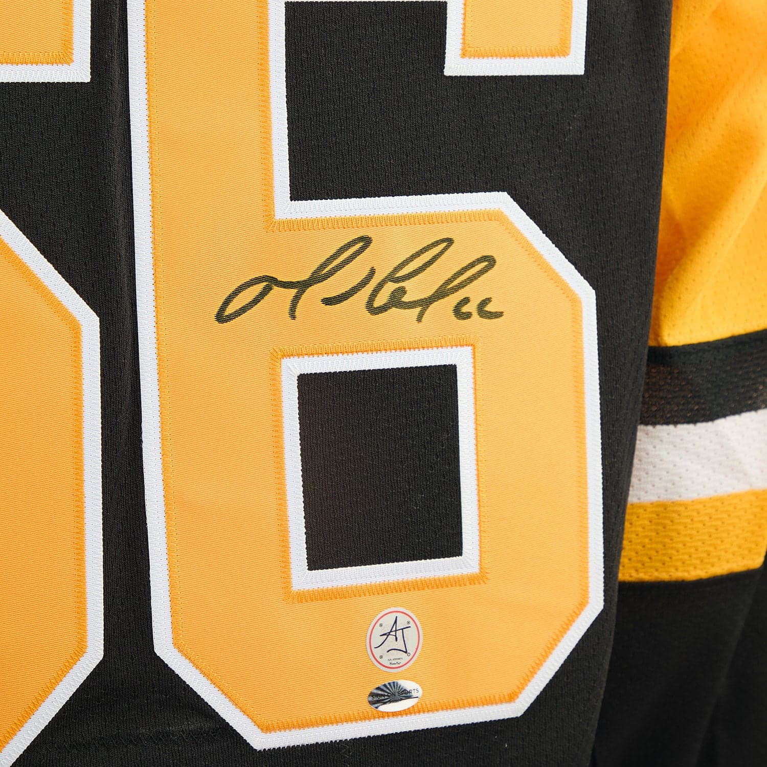 Mario Lemieux Autographed Pittsburgh Penguins Vintage CCM Jersey Mario Lemieux Jersey vintage-ccm, Pittsburgh Penguins, view 3, supplier stock photo