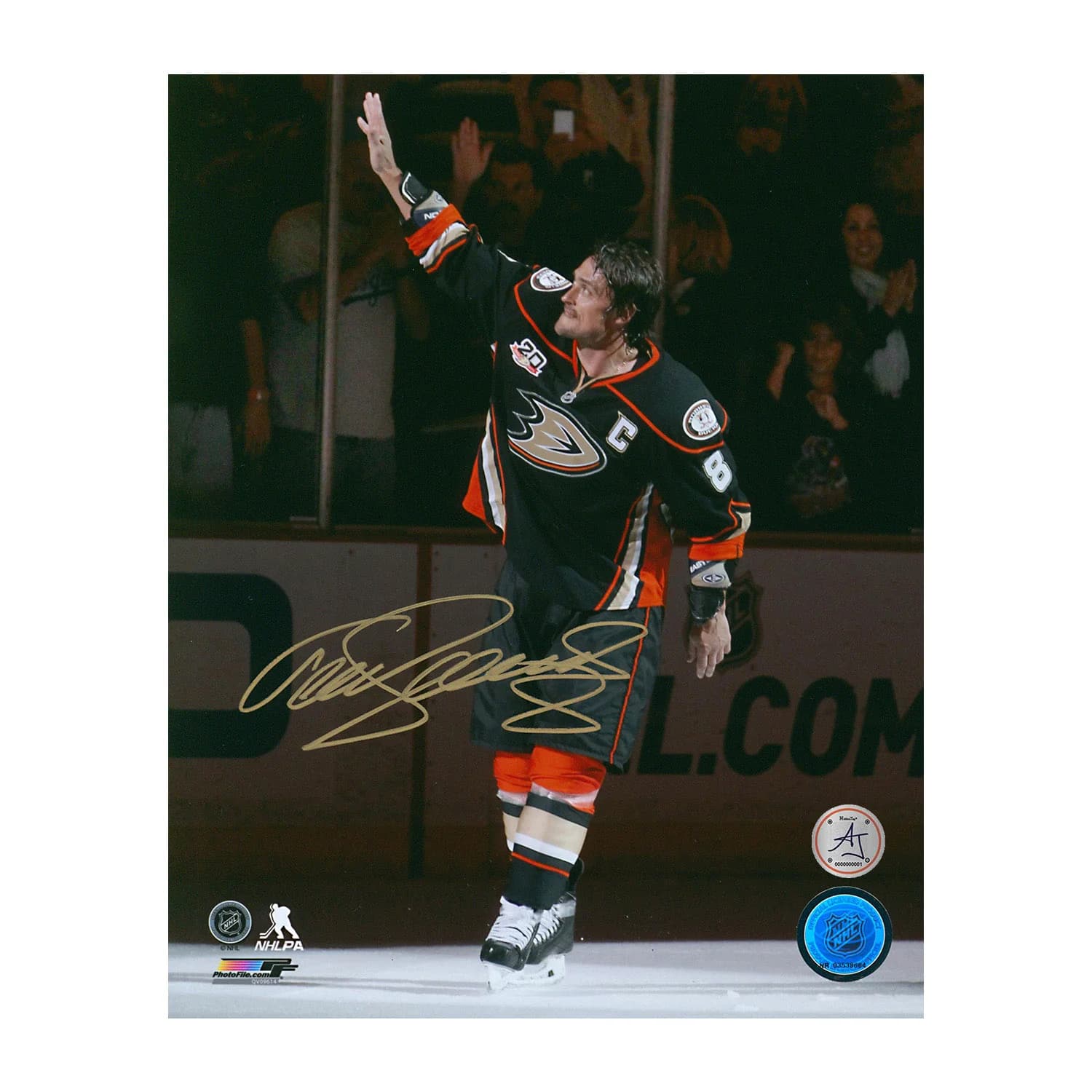 Teemu Selanne Autographed Anaheim Ducks Waving to Crowd 8x10 Photo Teemu Selanne Photo 8x10-waving-crowd, Anaheim Ducks, supplier stock photo