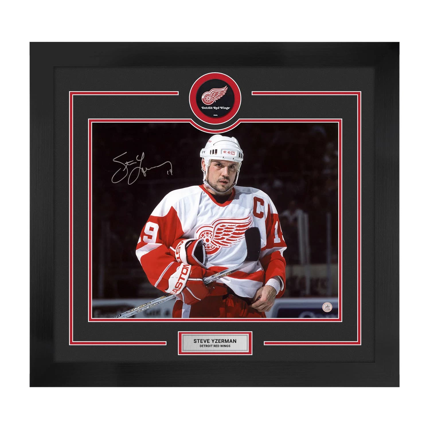 Steve Yzerman Autographed Detroit Red Wings Puck Logo 28x30 Frame Steve Yzerman Puck 28x30-logo-frame, Detroit Red Wings, supplier stock photo