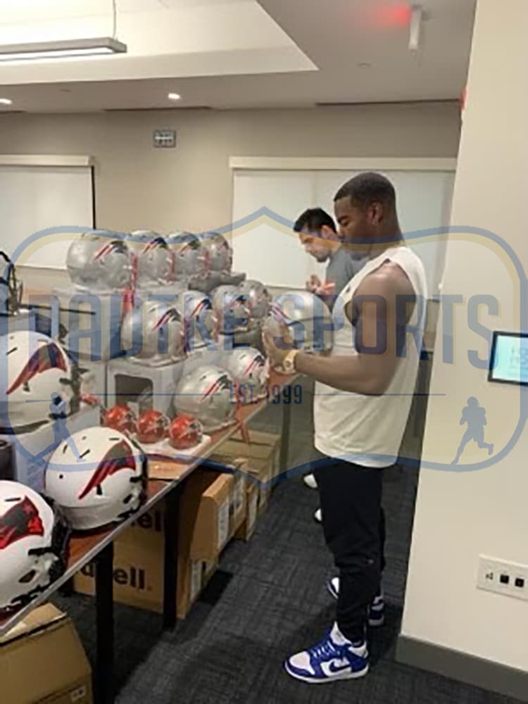 Damien Harris Signed New England Patriots Speed Authentic NFL Helmet Damien Harris Helmet damien-harris-england-patriots-speed-nfl, New England Patriots, view 2, supplier stock photo