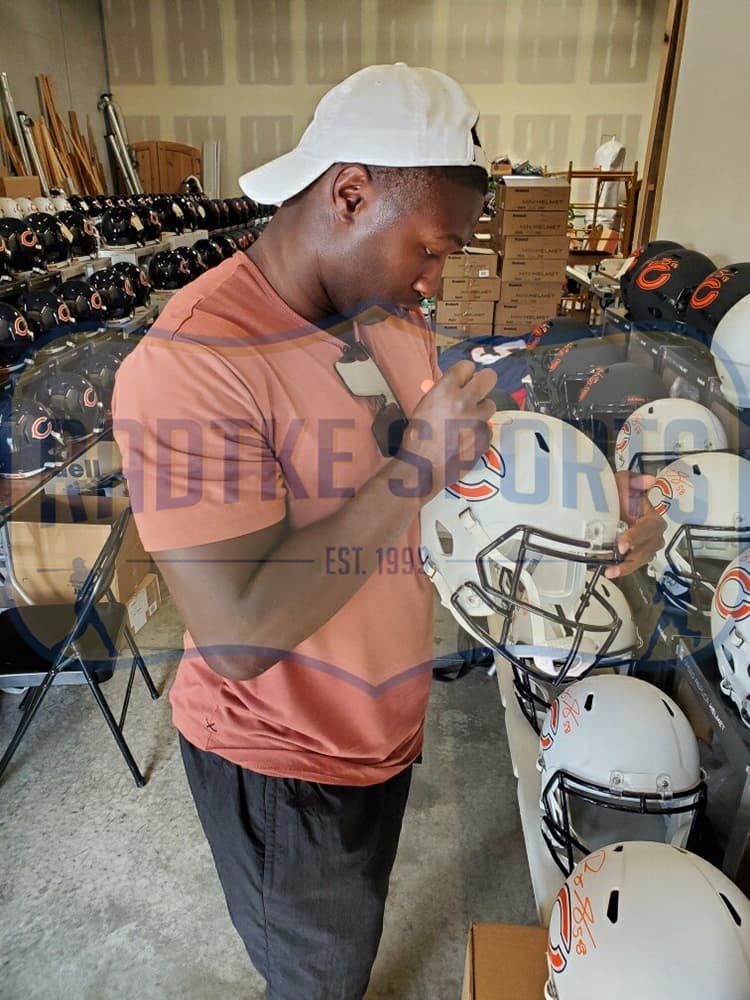 Roquan Smith Signed Chicago Bears Speed Authentic White Matte NFL Helmet Roquan Smith Helmet roquan-smith-chicago-bears-speed-white, Chicago Bears, view 2, supplier stock photo