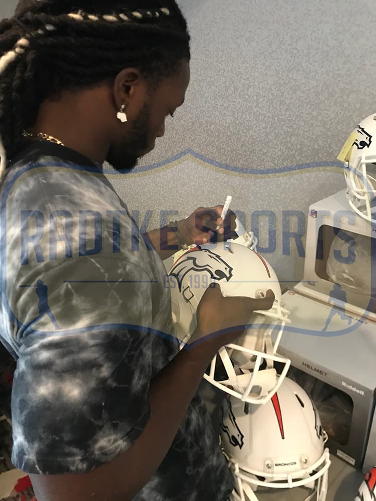 Melvin Gordon Signed Denver Broncos Speed Authentic White Matte NFL Helmet Melvin Gordon Helmet melvin-gordon-denver-broncos-speed-white, Denver Broncos, view 2, supplier stock photo