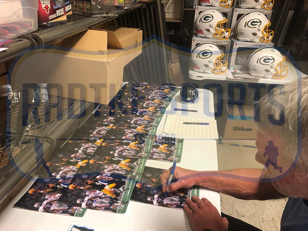 Brett Favre Signed Green Bay Packers Super Bowl XXXI Unframed 8×10 Photo – The Kid Brett Favre Photo 8x10-brett-favre-green-bay-packers-super, Green Bay Packers, view 3, supplier stock photo